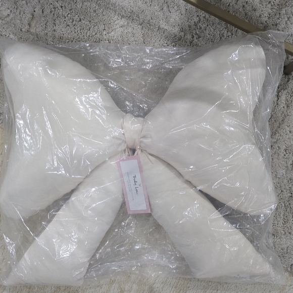 Cream Bow-Shaped Pillow - Picture 2 of 2